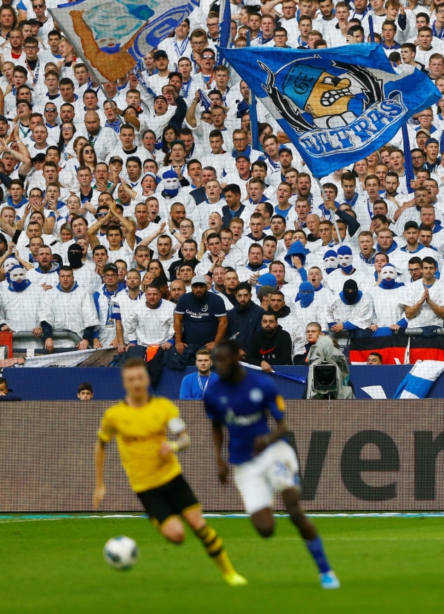 Laga Schalke vs Dortmund. Foto: REUTERS/Thilo Schmuelgen 
