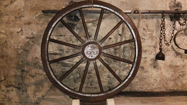 Foto: Catherine Wheel adalah alat berbentuk roda yang digunakan untuk menghukum orang di Eropa pada era 1500-an