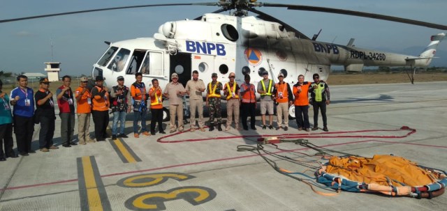 Helikopter Water Bombing dikerahkan untuk padamkan kebakaran Gunung Ijen Foto: Pemkab Banyuwangi