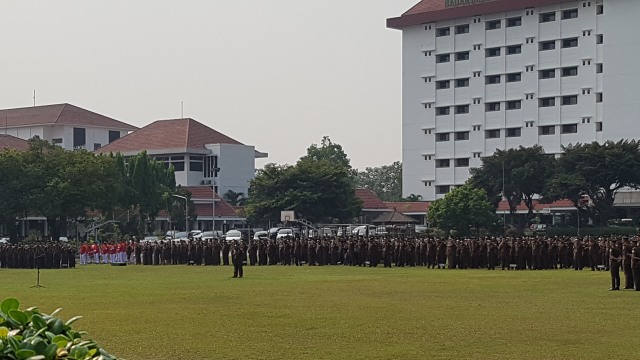 Suasana Upacara Sumpah Pemuda di lapangan Kejaksaan RI, Jakarta Selatan