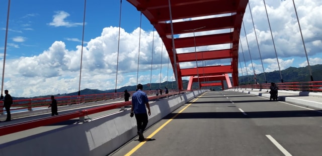 Jembatan Youtefa, ikon baru Kota Jayapura. (BumiPapua.com/Katharina) 