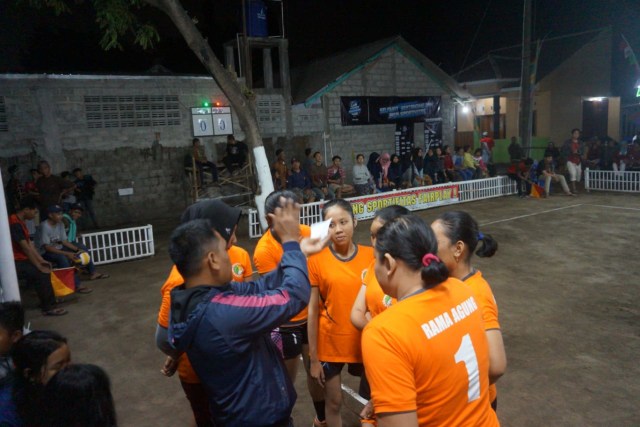 Semarak Kehidupan dalam Final Bola Voli Antardusun di Yogyakarta (117935)