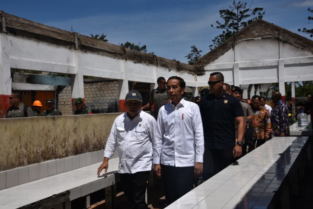 Jokowi di Pasar Wouma Wamena_BumiPapua_Tarsi.jpeg