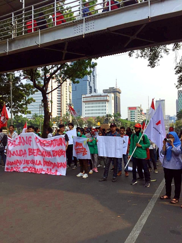 Massa mahasiswa mulai menggelar aksi di Patung Kuda, Jakarta, Senin (28/10/2019). Foto: Muhammad Darisman/kumparan