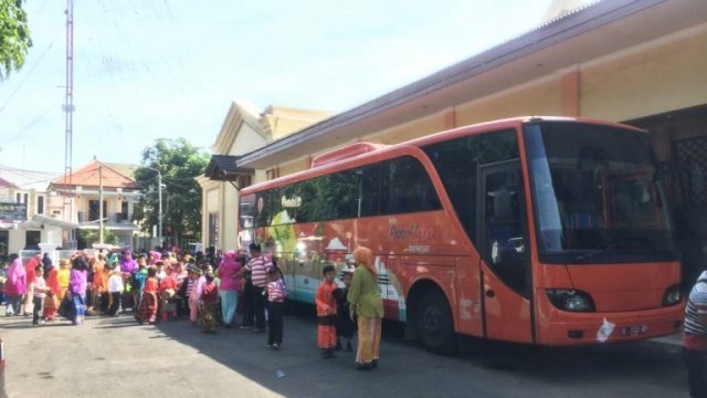 Terhalang Bus, Siswa SDN Urung Belajar Sejarah di Museum Probolinggo