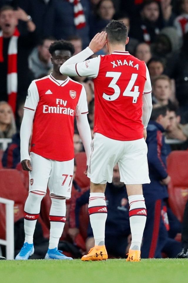Kapten Arsenal, Granit Xhaka, dicemooh suporter timnya sendiri.  Foto:  REUTERS/David Klein