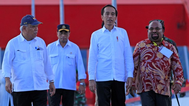 Foto: Jokowi Resmikan Jembatan Holtekamp Papua | Kumparan.com