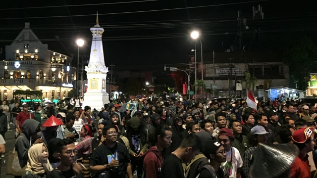 Mahasiswa dan elemen masyarakat yang tergabung dalam Aliansi Rakyat Bergerak menggelar Karmaval Demokrasi dan Panggung Rakyat di Tugu Pal Putih Yogyakarta, Senin (28/10/2019). Foto: Arfiansyah Panji Purnandaru/kumparan