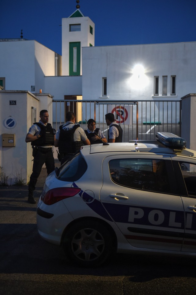 Penembakan masjid di Prancis Foto: GAIZKA IROZ / AFP