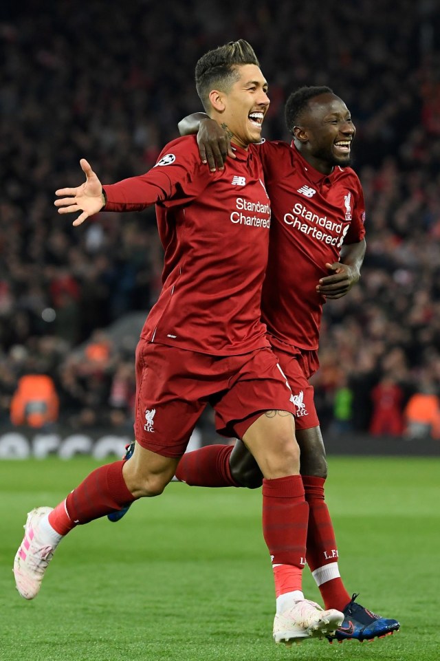 Roberto Firmino dan Naby Keita. Foto: LLUIS GENE / AFP