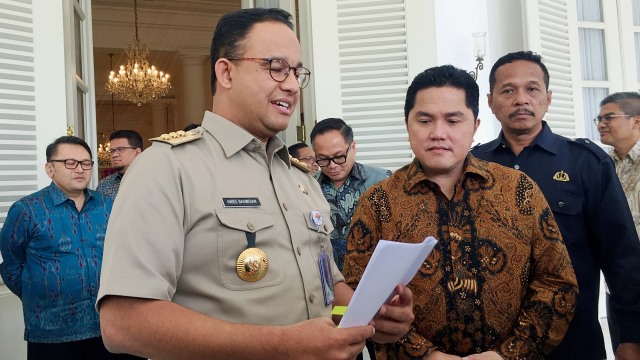 Menteri BUMN, Erick Thohir bersama Gubernur DKI Jakarta, Anies Basweda di Balaikota, Jakarta, Selasa (29/10/2019). Foto: Ema Fitriyani/kumparan