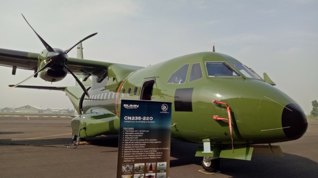 PT Dirgantara Indonesia (Persero) atau PTDI mengirim 1, pesawat terbang CN235-220 Military Transport, Bandung Indonesia ke Nepal.