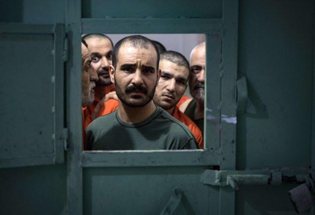 Seorang tawanan ISIS di penjara Kota Hasakeh, Suriah. Foto: AFP/FADEL SENNA