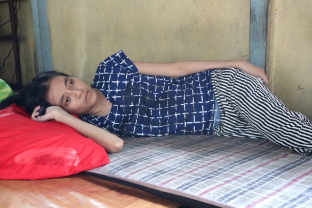 Velentina Miranti yang berusia 24 tahun, merupakan ibu muda dari Desa Benua Baru Kecamatan Tempunak, Kabupaten Sintang. Ia menderita kanker paru stadium empat dan sedang mengandung. Foto: Yusrizal/Hi!Pontianak
