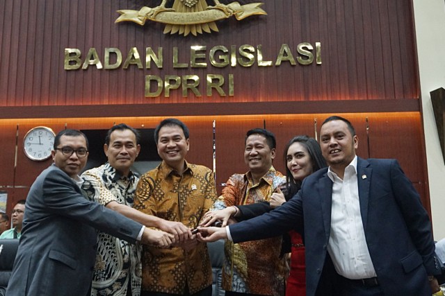 Foto bersama usai penetapan Pimpinan Badan Legislasi (Baleg) DPR RI. Foto: Fanny Kusumawardhani/kumparan
