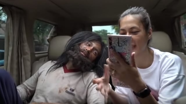 Baim Wong saat nge-prank jadi gembel