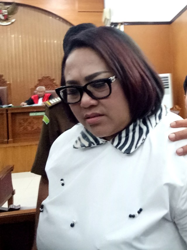 Nunung usai menjalani sidang di Pengadilan Negeri Jakarta Selatan, Rabu (30/10/2019). Foto: D.N Mustika Sari/kumparan