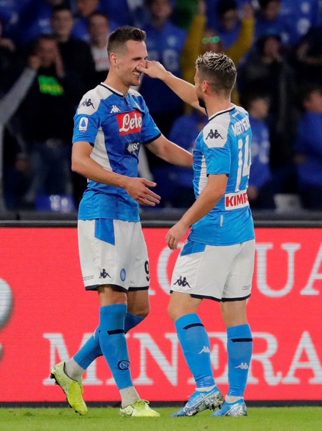 How to celebrate goal with your pal. Emesh! Foto: REUTERS/Ciro De Luca