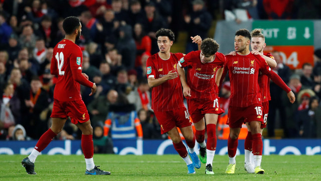 Pemain-pemain Liverpool di Piala Liga Inggris 2019/20. Foto:  Reuters/Jason Cairnduff