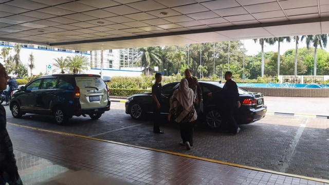 Bos Transmedia Group Chairul Tanjung merapat ke kantor Menteri BUMN Erick Thohir, Jakarta, Kamis (31/10/2019). Foto: Ema Fitriyan/kumparan