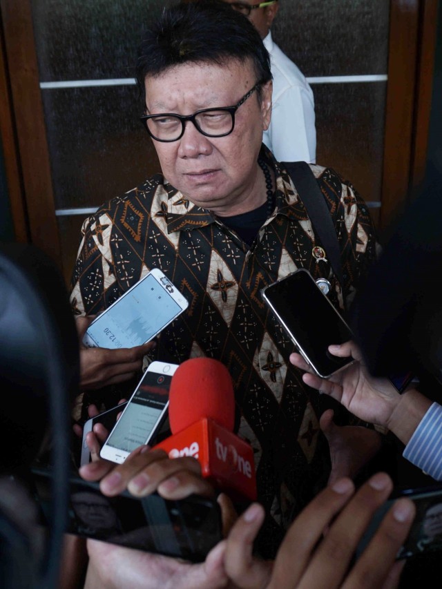 MenPAN RB Tjahjo Kumolo usai Rapat Paripurna Tingkat Menteri di Kemenko Polhukam, Jakarta. Foto: Irfan Adi Saputra/kumparan 