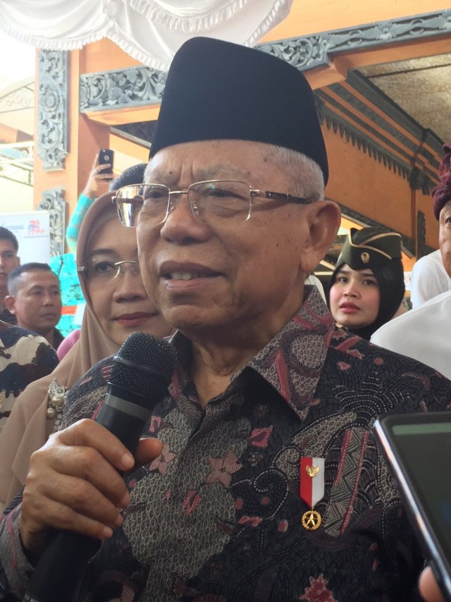 Wakil Presiden Ma'ruf Amin (tengah) usai menghadiri acara konferensi kelapa sawit di ITDC, Nusa Dua, Bali Foto:  Denita BR Matondang/kumparan 