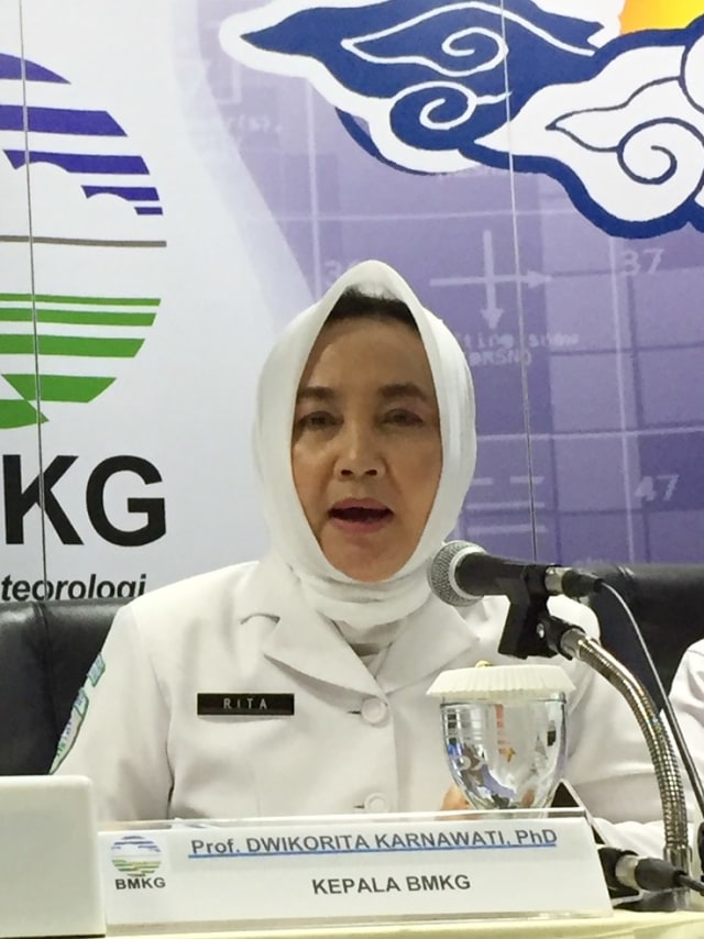 Kepala BMKG Dwikorita Karnawati memberikan keterangan pers di Kantor BMKG, Jakarta Pusat, Kamis (31/10). Foto: Andesta Herli Wijaya/kumparan 