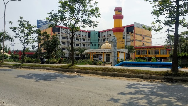 Gedung Perguruaan Tinggi Harapan Palembang di Jalan Suekarno-Hatta. (foto: W Pratama/Urban Id)