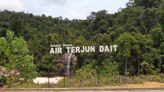 Riam Dait, Air Terjun Tujuh Tingkat dengan Keindahan Pasir Putih (301427)