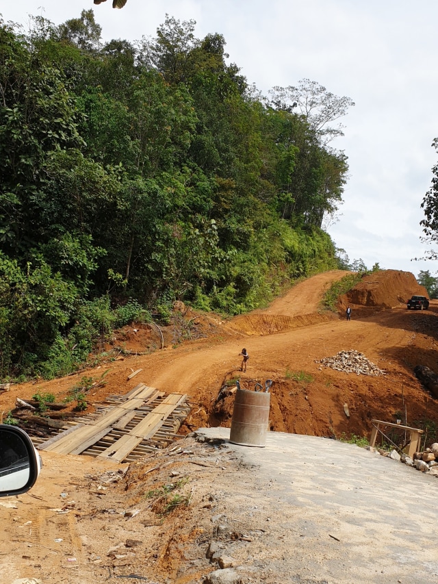 Riam Dait, Air Terjun Tujuh Tingkat dengan Keindahan Pasir Putih (301426)