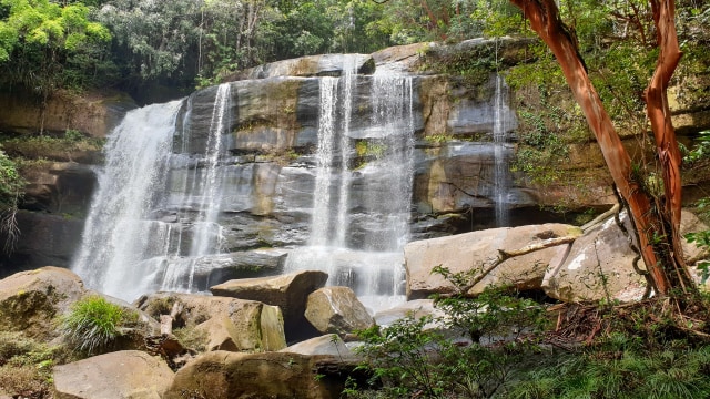 Riam Dait, Air Terjun Tujuh Tingkat dengan Keindahan Pasir Putih (301431)