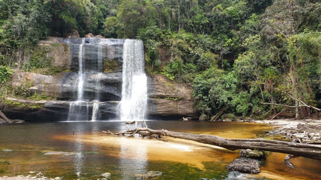 Riam Dait, Air Terjun Tujuh Tingkat dengan Keindahan Pasir Putih (301429)