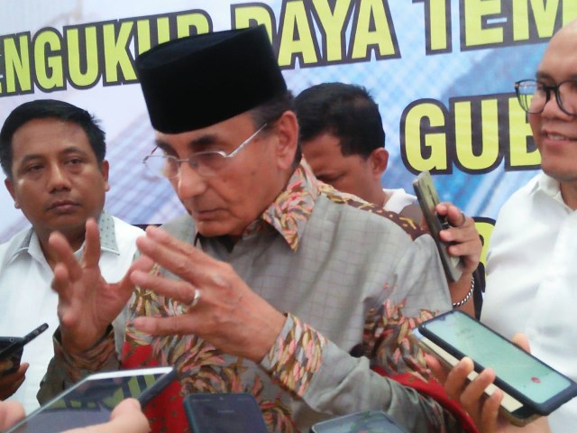 Mantan Gubernur Kepulauan Riau, Ismeth Abdullah. Foto : Zalfirega/kepripedia.com