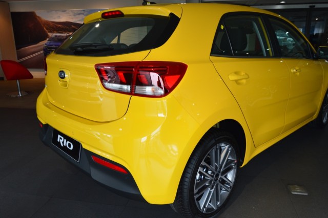 Komparasi Spesifikasi Kia Rio vs Toyota Yaris, Pilih Mana? (141267)