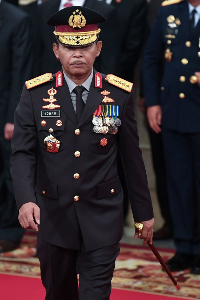 Kapolri Jenderal Pol Idham Azis berjalan seusai mengikuti upacara pelantikan yang dipimpin Presiden Joko Widodo di Istana Negara, Jakarta, Jumat (1/11/2019). Foto: ANTARA FOTO/Wahyu Putro A