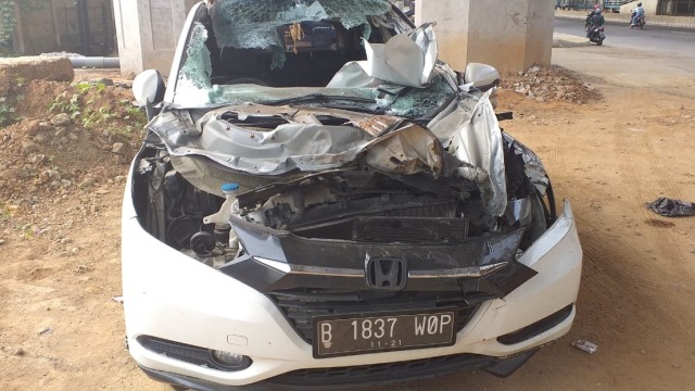 Mobil milik arits Dylan Carr setelah menabrak truk di tol JORR,