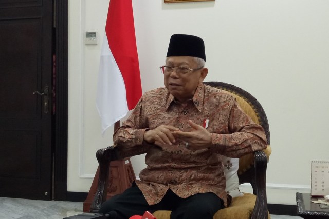 Wakil Presiden Ma'ruf Amin di Kantor Wapres.