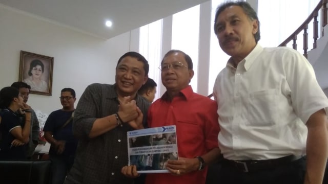 Gubernur Koster (tengah) bersama Direksi Pelindo (kanalbali/KR13)