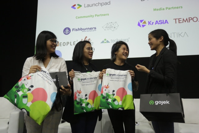 Nila Marita, Chief Corporate Affairs Gojek; Dian Rosanti, SVP Product Management Gojek; Nicole Yap, Managing Director Digitaraya dalam acara Gojek Xcelerate. Foto: dok. Gojek