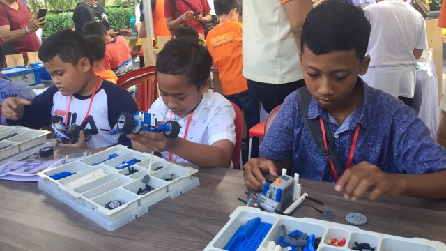 tarik tambang lego robotik