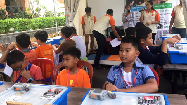 tarik tambang lego robotik