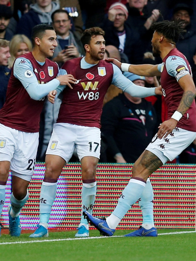 Pemain Aston Villa berselerasi udai mencetak gol ke gawang Liverpool di Villa Park, Birmingham, Inggris, Sabtu (2/11/2019). Foto: REUTERS/Andrew Yates
