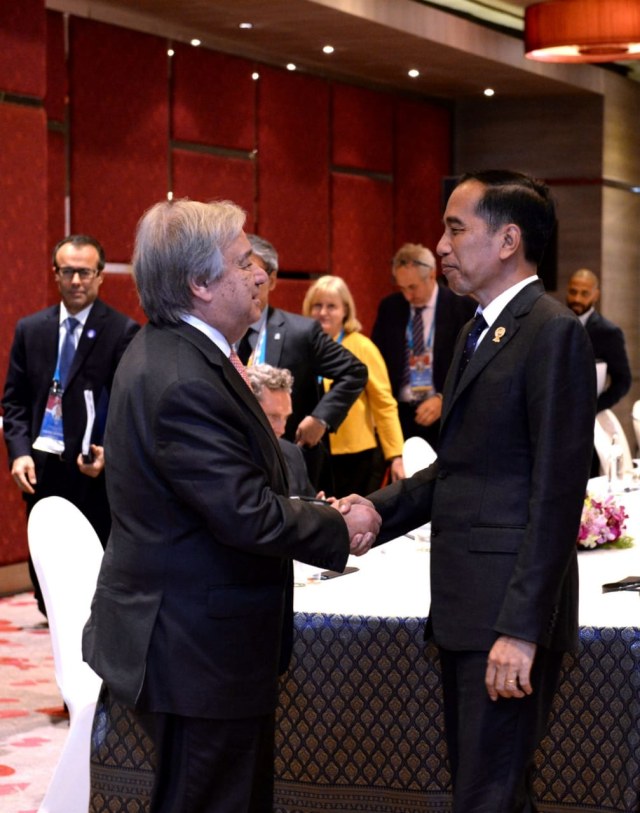 Suasana saat Presiden Joko Widodo melakukan pertemuan bilateral dengan Sekretaris Jenderal PBB di Bangkok, Sabtu (2/11/2019). Foto: Biro Pers Sekretariat Presiden/Kris