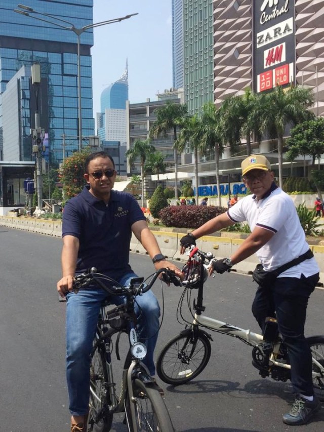 Gubernur DKI Jakarta Anies  Baswedan meninjau area CFD Bunderan HI, Jakarta Pusat. Foto: Raga Imam/kumparan