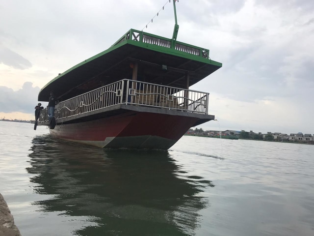 Kapal wisata di Pontianak yang bisa dinaiki untuk menyusuri Sungai Kapuas. Foto: Lydia Salsabilla/Hi!Pontianak