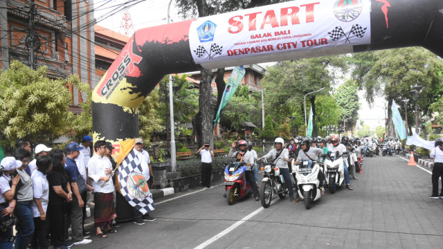  Wakil Walikota Denpasar, IGN Jaya Negara melepas peserta  Denpasar City Tour 2019, Minggu (3/11) - kanalbali/Humas 