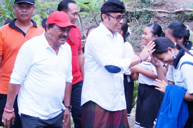 Wakil Walikota Denpasar IGN Jaya Negara saat bertemu dengan Kader Anak Peduli Sungai, Minggu (3/11) - kanalbali/IST
