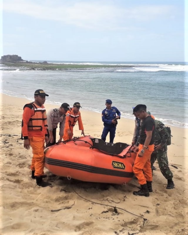 Basarnas melakukan pencarian terhadap 4 WNA China yang hilang saat menyelam di perairan Banten. Foto: Dok ist