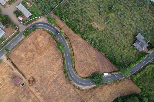 Pemandangan di jalur Batu-Mojokerto tampak dari atas. Pilot drone: bayu eka novanta/tugumalang.id