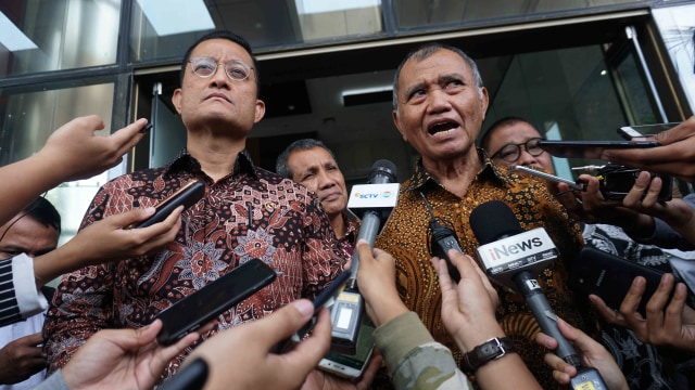Mensos RI, Juliari Batubara di KPK